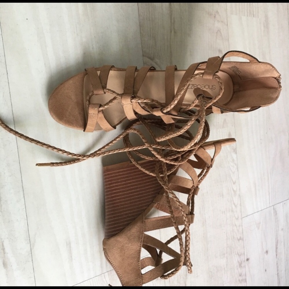 Shoedazzle Wedges Sandals Lace Up Tassel SZ 8.5-SA
